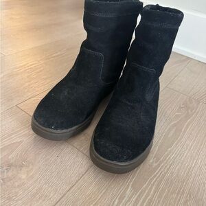 Olukai Kapa Moe Black Suede Leather Boots Women’s size 9